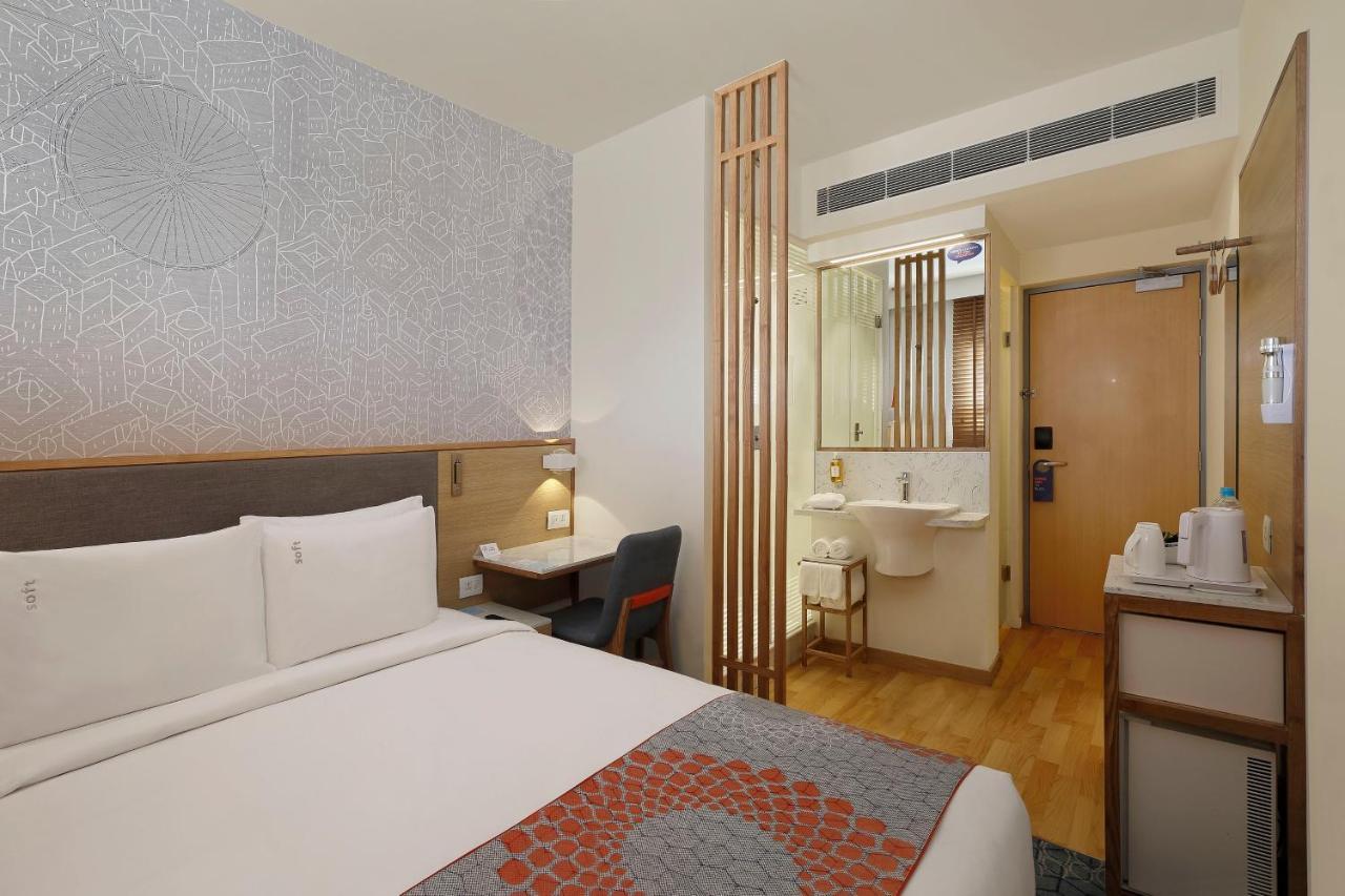 Holiday Inn Express Ahmedabad Prahlad Nagar By Ihg Exterior photo
