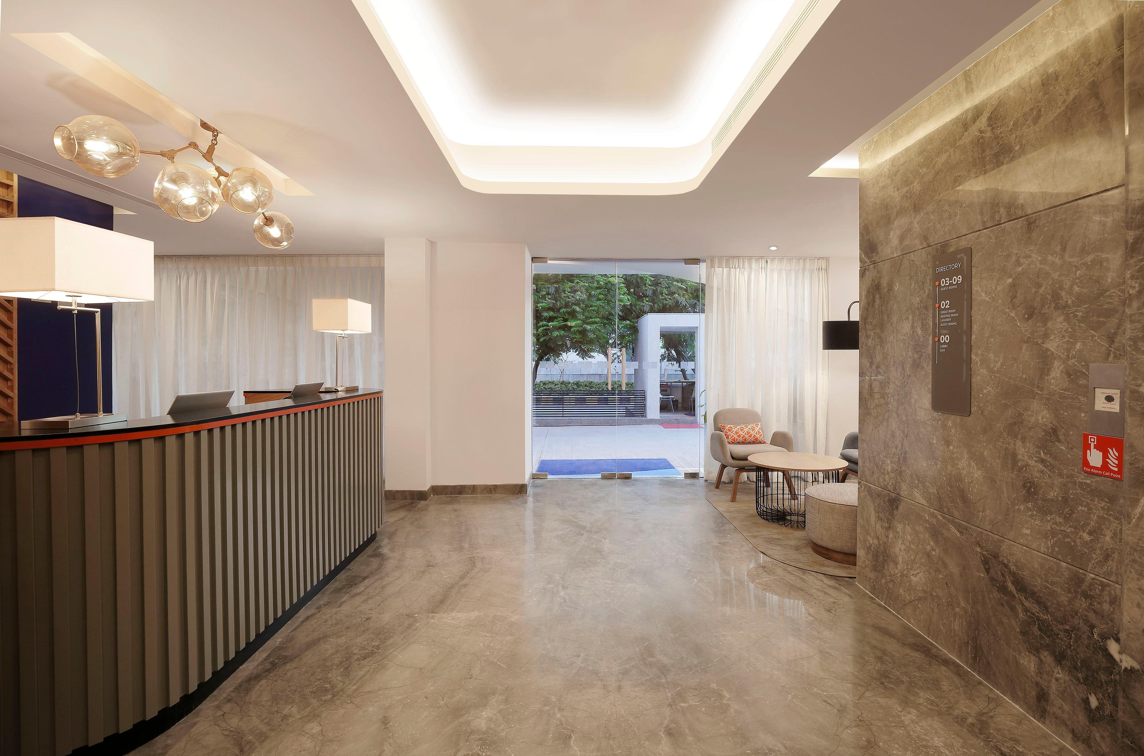 Holiday Inn Express Ahmedabad Prahlad Nagar By Ihg Exterior photo
