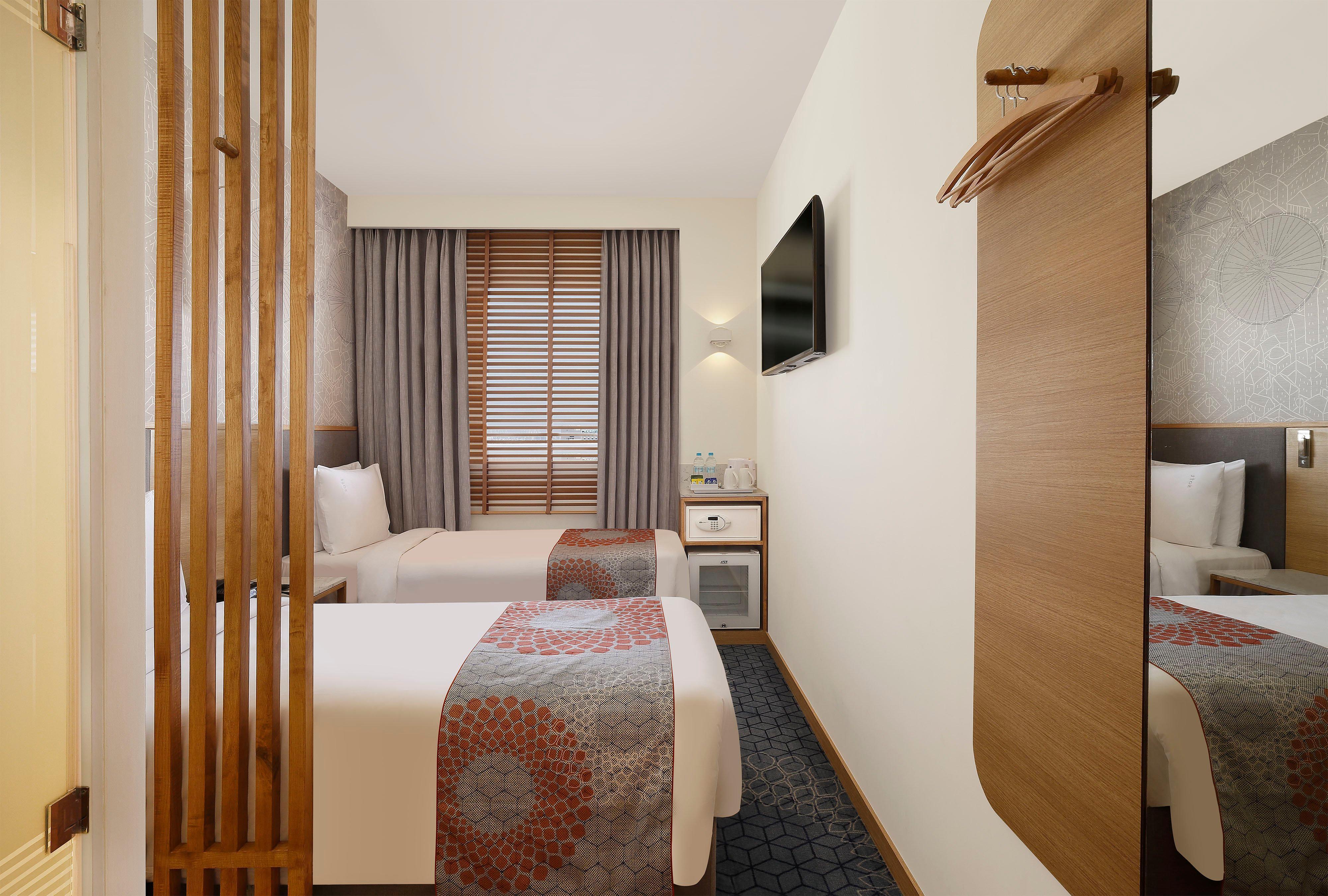 Holiday Inn Express Ahmedabad Prahlad Nagar By Ihg Exterior photo