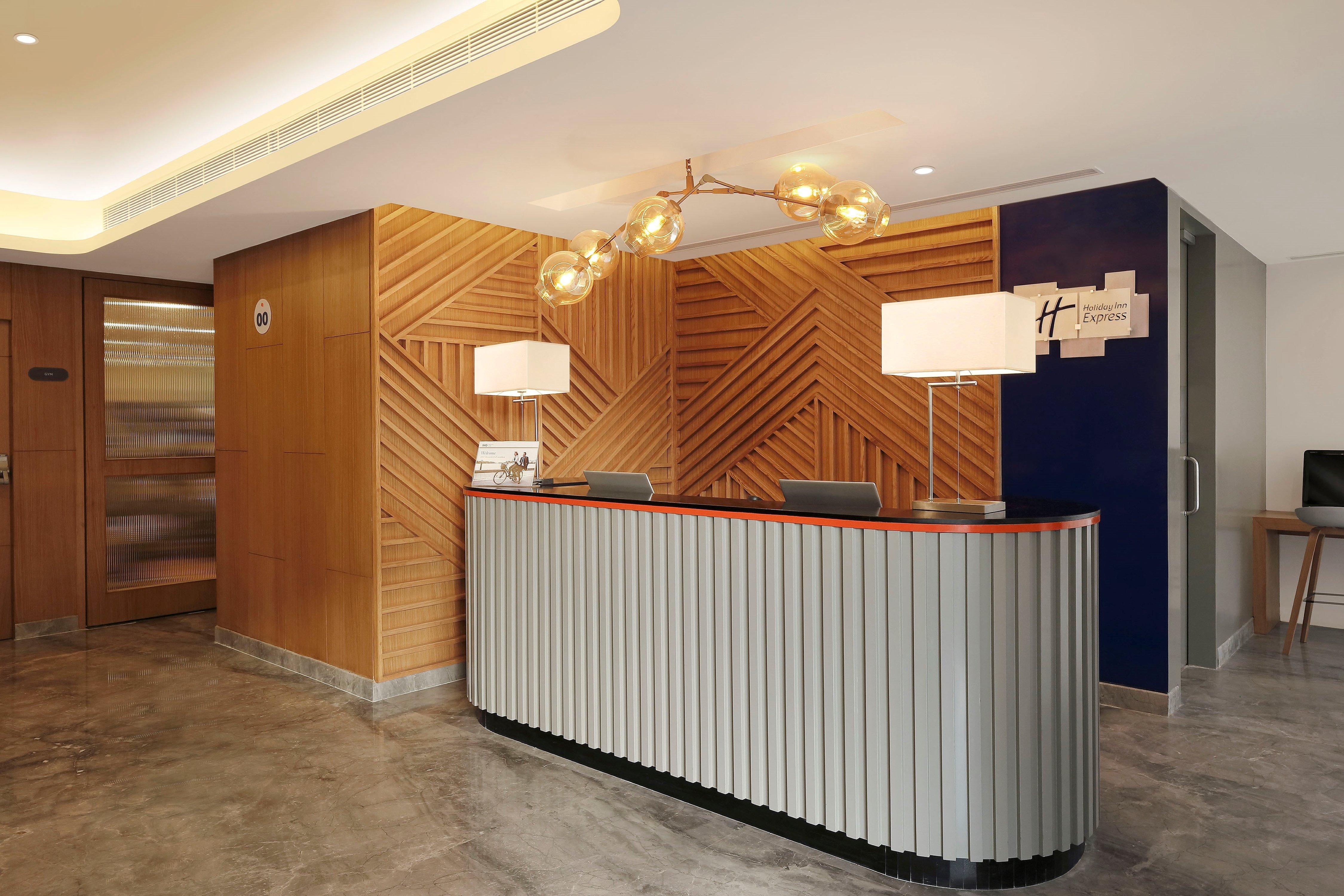 Holiday Inn Express Ahmedabad Prahlad Nagar By Ihg Exterior photo