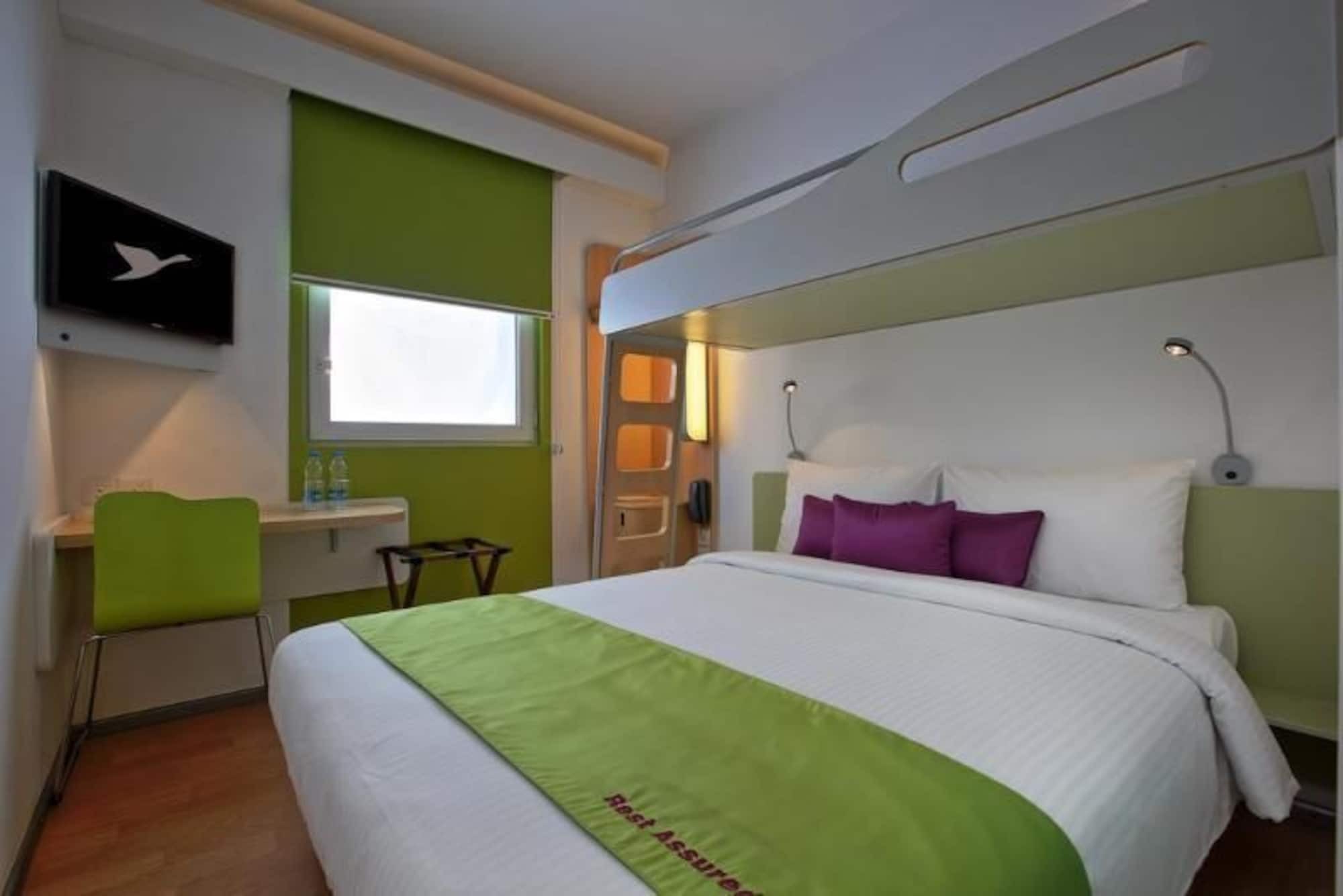 Holiday Inn Express Ahmedabad Prahlad Nagar By Ihg Exterior photo