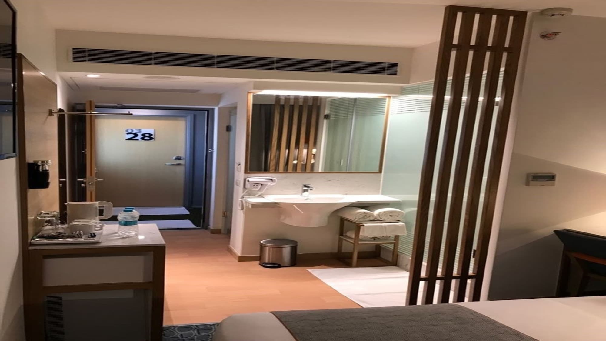 Holiday Inn Express Ahmedabad Prahlad Nagar By Ihg Exterior photo