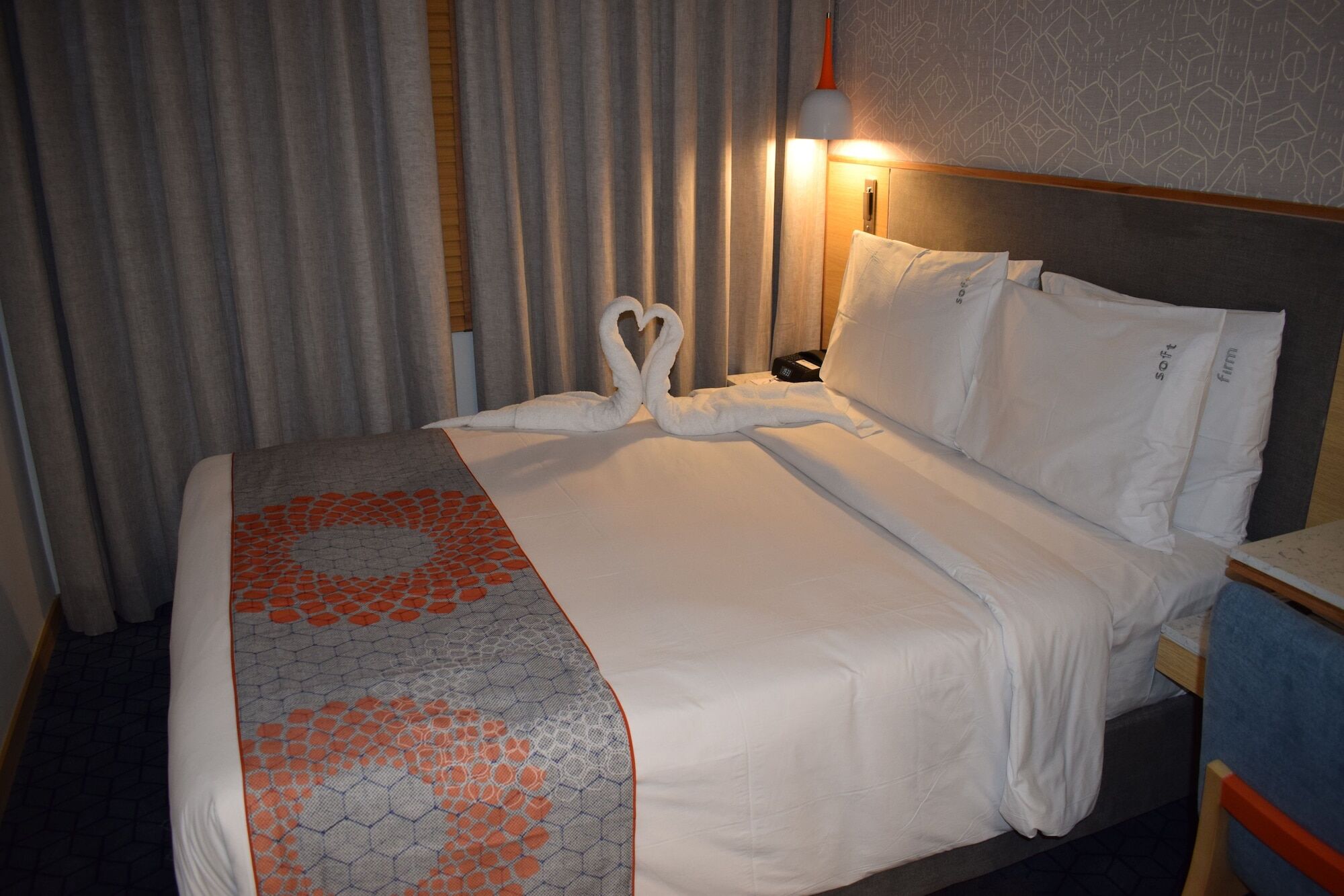 Holiday Inn Express Ahmedabad Prahlad Nagar By Ihg Exterior photo